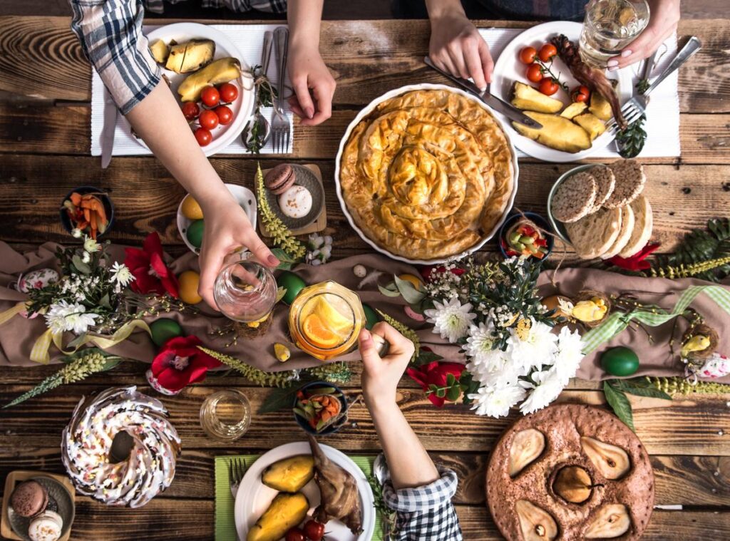 thanksgiving table with family
