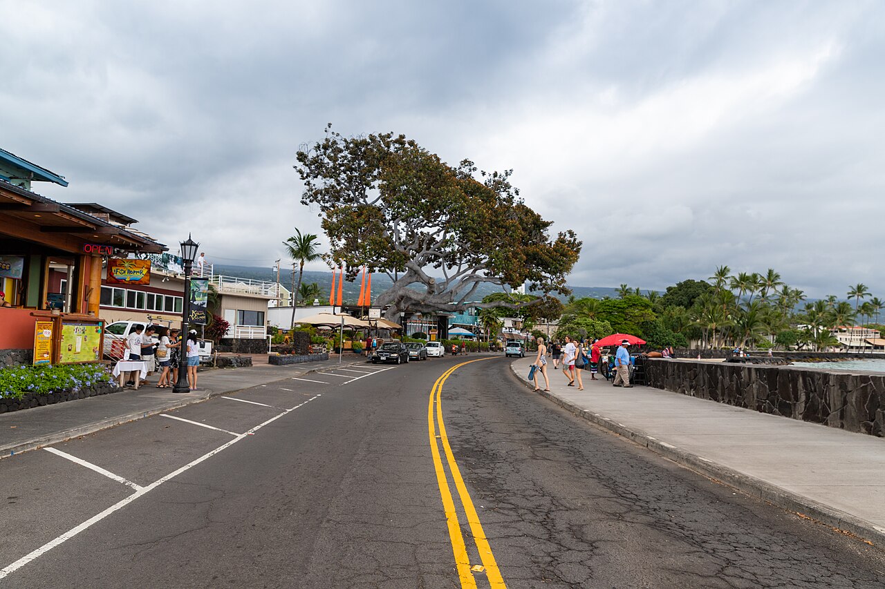 Kailua_Kona_Iron_man_start_finish_Alii_drive_Big_island_Hawaii_(45553278904)